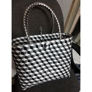 Giỏ đan bằng dây nhựa