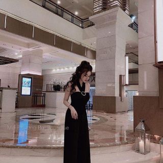 Jump ống suông cúp ngực cổ yếm