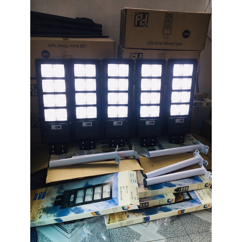 Đèn năng lượng mặt trời liền thể 180W , 2 chế độ sáng tự động , remote điều chỉnh sáng liên tục | BigBuy360 - bigbuy360.vn