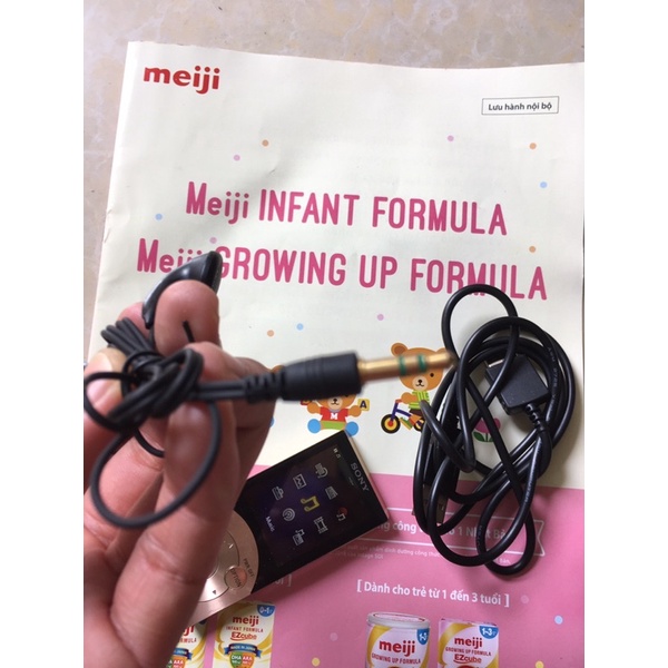 Combo máy nghe nhạc kèm tai nghe sony