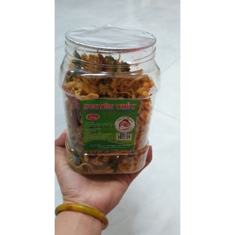 Khô gà lá chanh chính hiệu "khô gà bà già" hộp 500gram