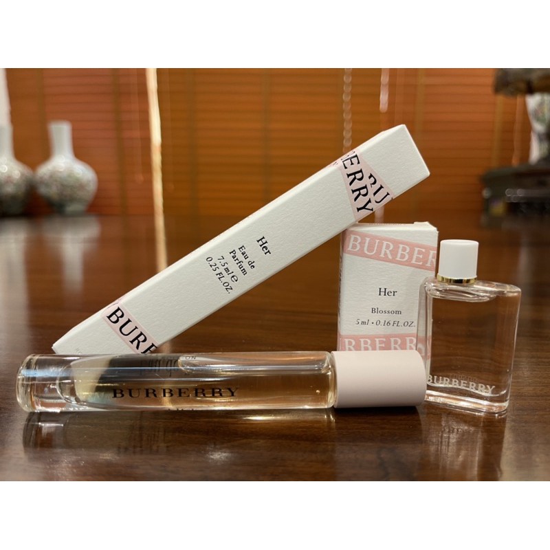 Nước hoa Her Burberry mini dạng chấm và lăn