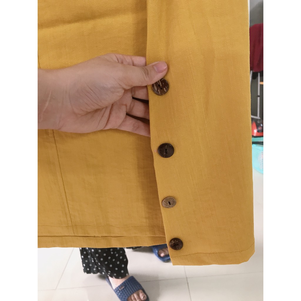 Váy bầu bigsize - Đầm bầu thiết kế GuMe màu Vàng dáng suông phối hàng cúc chất vải đũi hàn size từ 40-100kg MB90