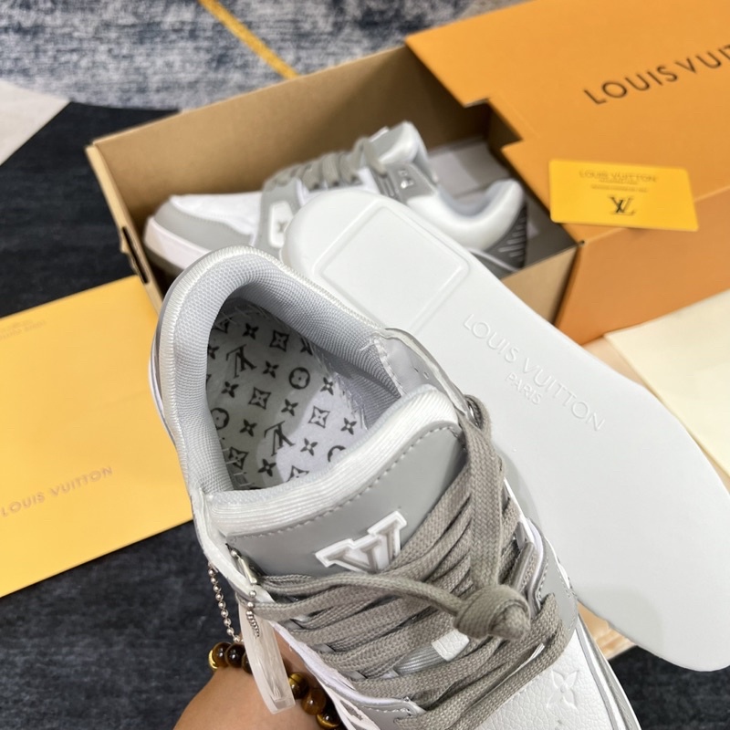 GIÀY L.V TRAINER SNEAKER WHITE GREY LAI AU