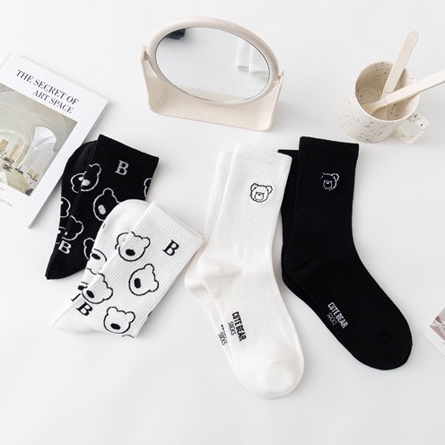 Vớ tất cổ cao trắng đen thêu icon mặt gấu chữ B