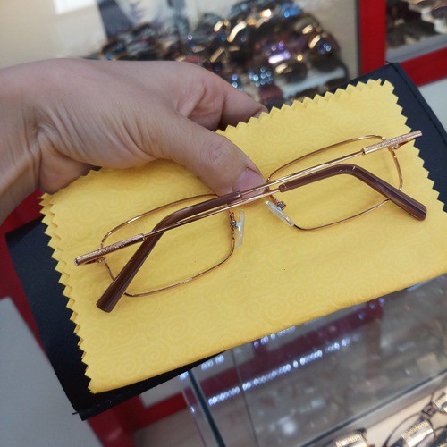 Kính Mắt Titan Siêu Dẻo Dáng Vuông Chất Bền Đẹp - Kính Mắt Tiến Thành