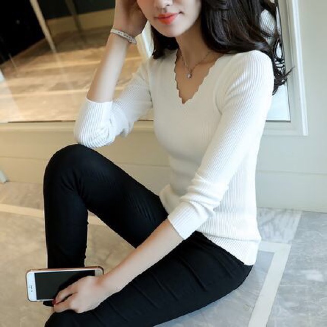 Áo len cổ chữ V điệu Đà