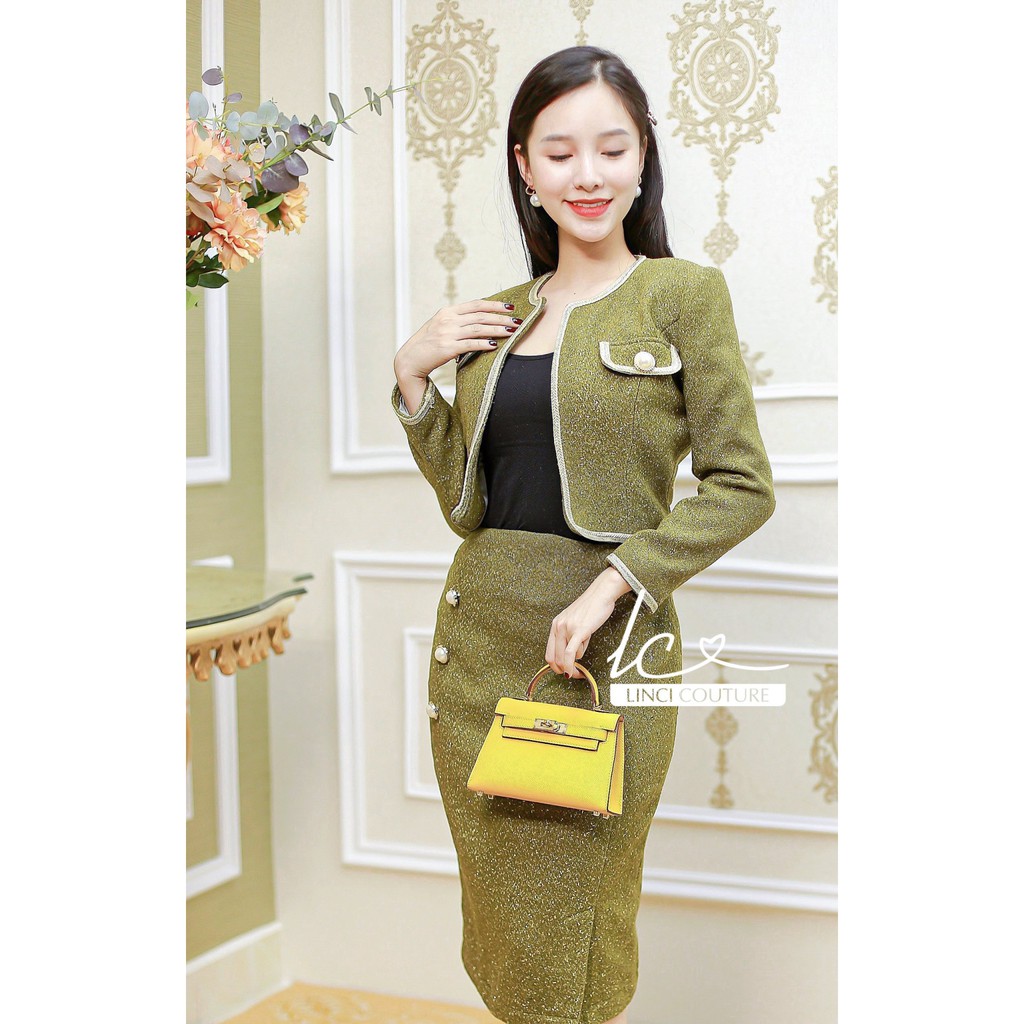 Set Rania màu vàng rêu ánh kim sa, áo dáng ngắn và chân váy bút chì cạp cao cực tôn dáng