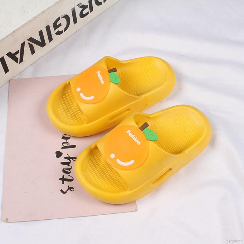 Dép đi trong nhà tắm đế mềm chống trượt gắn hình trái cây xinh xắn cho trẻ em