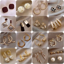 Khuyên Tai Hình Bướm Đính Ngọc Trai Sang Trọng Phong Cách Hàn Quốc 2022