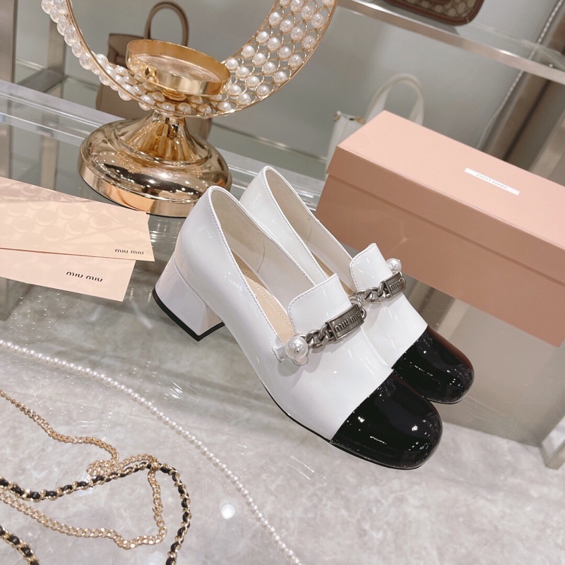 Giày lười nữ da thật cao cấp thương hiệu MiuMiu gót cao 4.5cm da bóng phối khoá xích