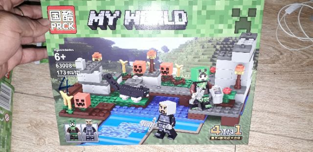 Lắp ráp 1 hộp LegoMineCraft MyWord 63008 có từ 160 chi tiết