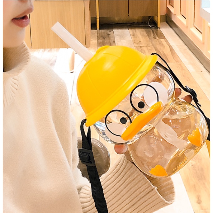 Bình Nước Nhựa Hình Vịt Vàng Hoạt Hình Dễ Thương Kèm Ống Hút 1200ml Cho Bé