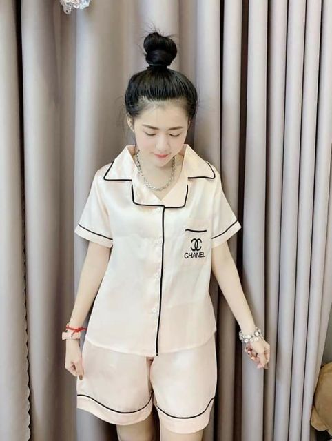 CHUYÊN SỈ ÔM LÔ ĐỒ BỘ PIJAMA LỤA PHI BÓNG