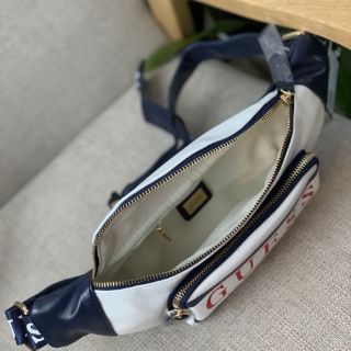 Túi Bao tử GUESS Auth, mẫu đang on web