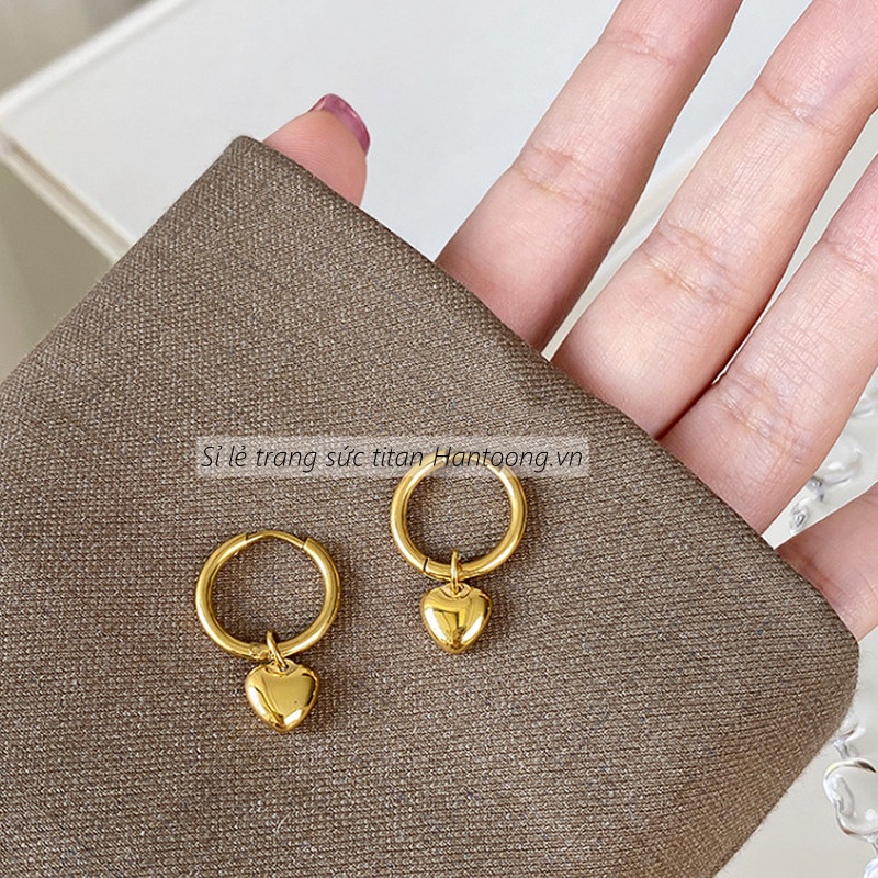 Khuyên tai titan không gỉ mạ vàng 18k thiết kế trái tim xinh xắn dành cho nữ