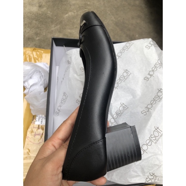 Còn 1đ nude 39 sale còn 415k giày đế khối 5cm siêu mềm supersoft. Chất da thật đi êm mềm, đế khối đi chắc chân