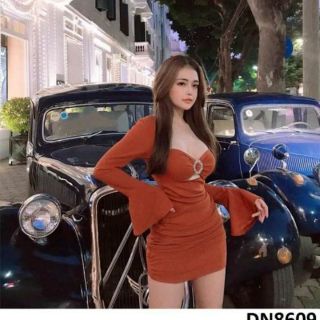 Đầm cúp hở ngực rút nhúng tay ống loa