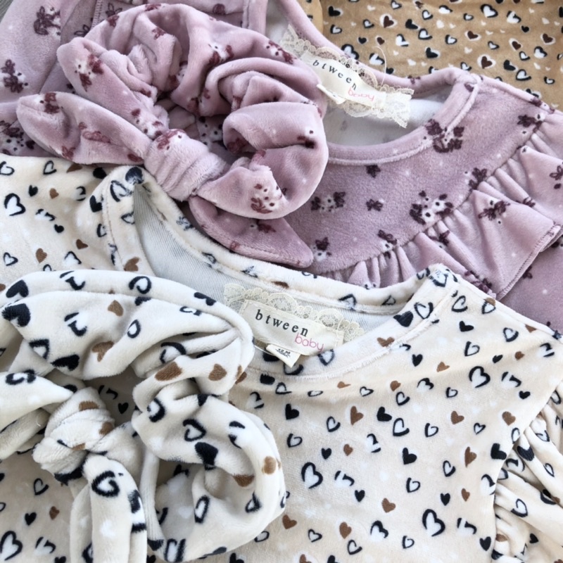 Bộ nỉ nhung BTWEEN bé gái xuất dư mềm mại màu hồng vàng