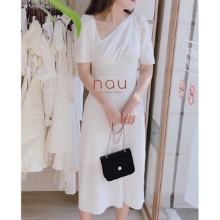 Đầm trắng cổ xéo dáng dài