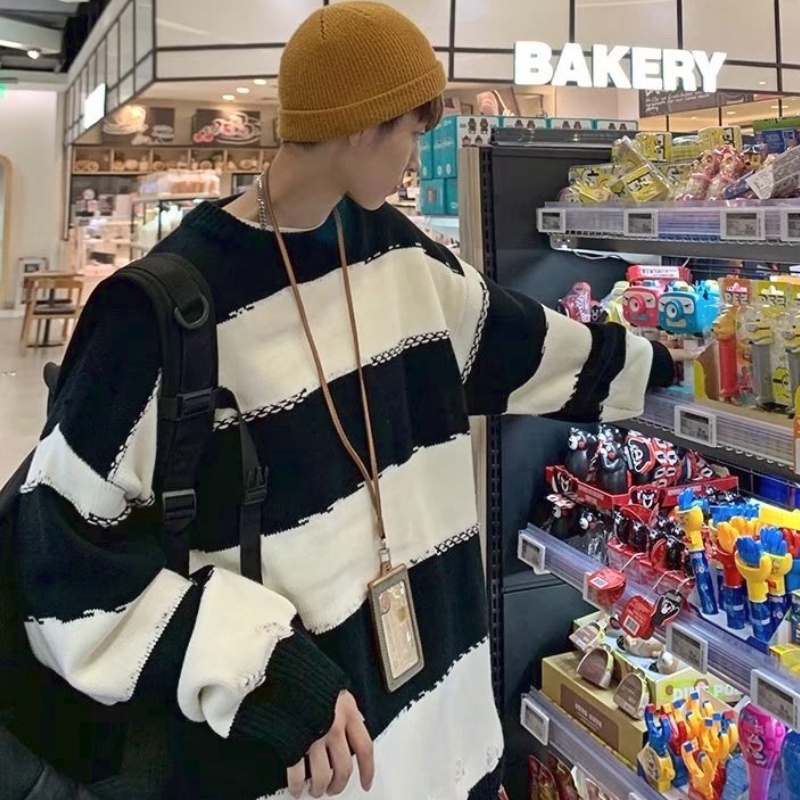 Áo sweater cổ tròn tay dài dáng rộng kẻ sọc thiết kế rách phong cách Hàn Quốc cá tính cho nam