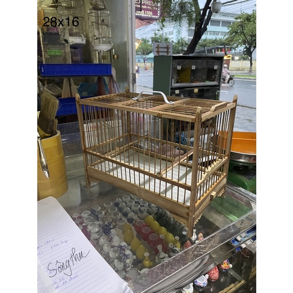 Lồng khuyên, hút mật để bàn
