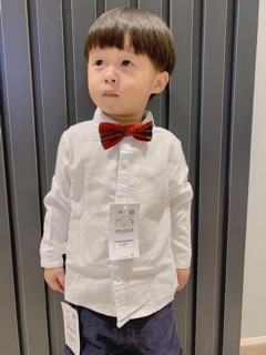 Áo sơ mi kèm nơ đỏ HM