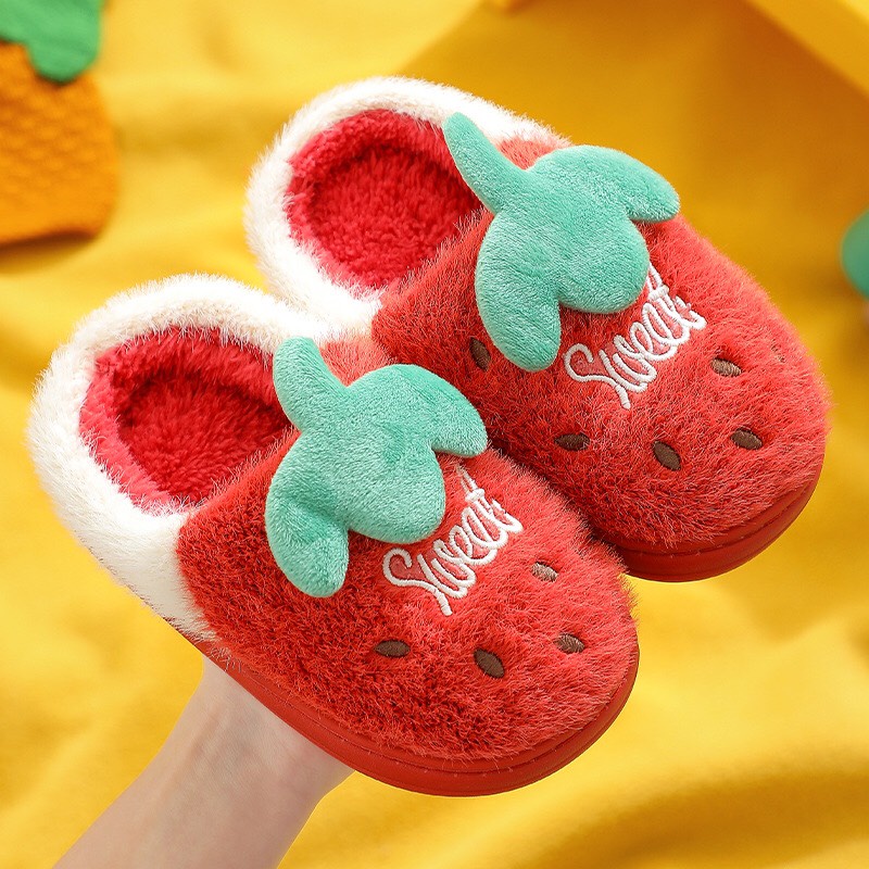 (TH10) Dép Bông Cho Bé, Dép Bông Đi Trong Nhà Trẻ Em Họa Tiết Dâu Xinh Xắn