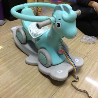 Ngựa bập bênh  có nhạc cho bé