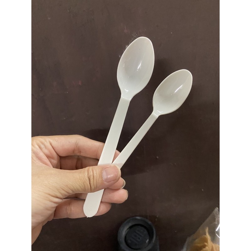 Muỗng nhựa cứng 12cm  ăn chè chen, kem, bánh...
