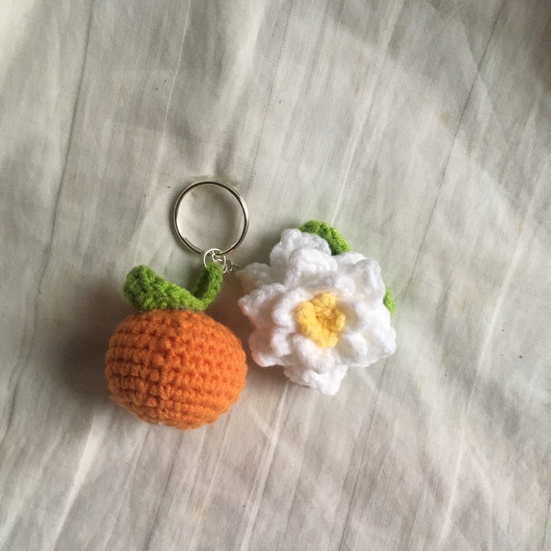 Móc khoá quả cam và hoa cam độc lạ đáng yêu bằng len sợi