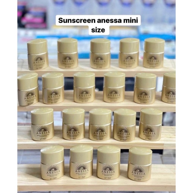 Kem chống nắng Anessa màu vàng
