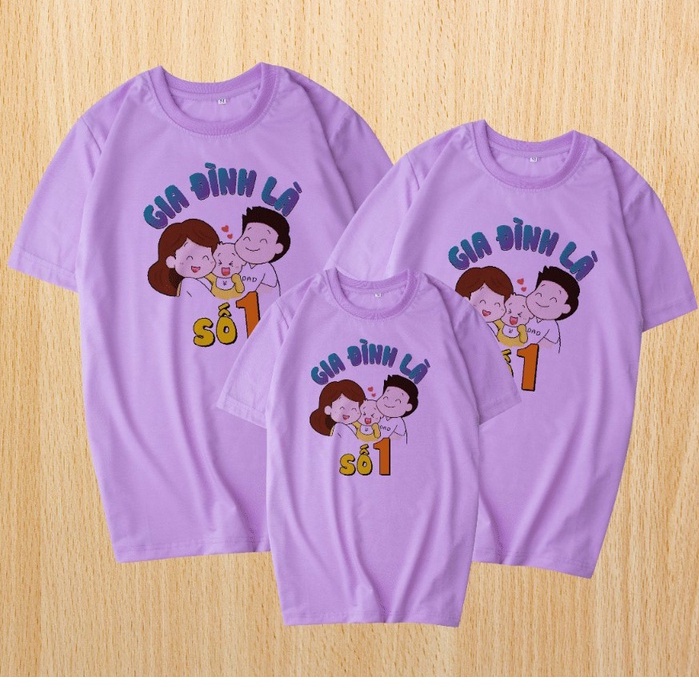 Áo Gia Đình 3 Người Màu Trắng In Hình Chibi Ngộ Nghĩnh Dễ Thương .Chất Liệu Poly Thái 4 Chiều Đủ Size Từ 8 Đến 100kg .
