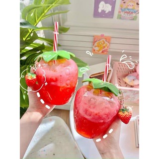 BÌNH ĐỰNG NƯỚC DÂU TÂY KÈM ỐNG HÚT VÀ MÓC KHOÁ