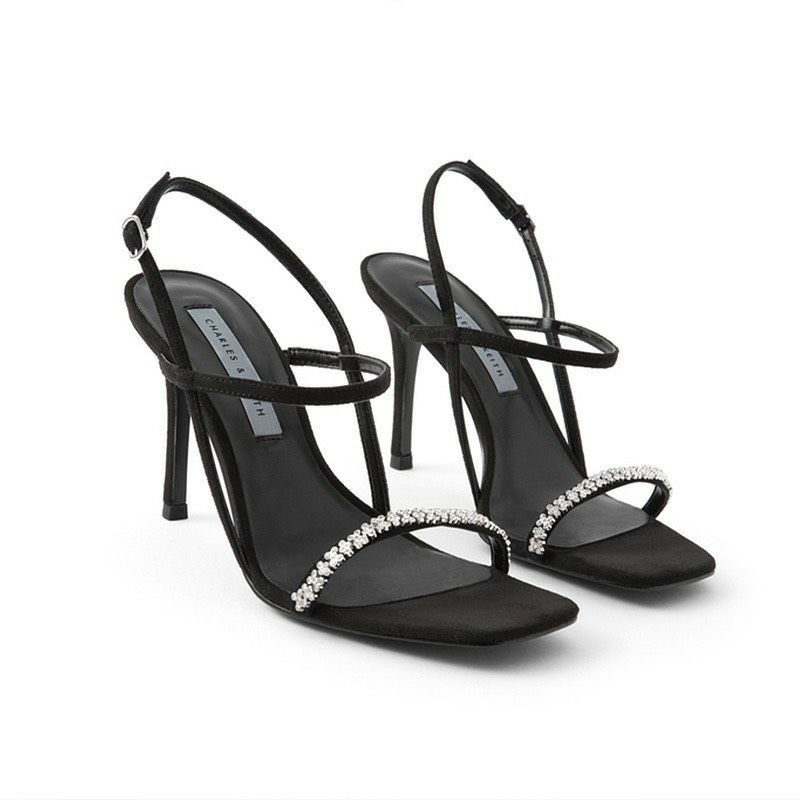 Sandal Cnk quai đá mảnh gót nhọn đen kem