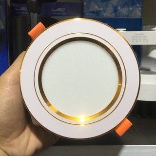 (Thùng 100 cái) Đèn led âm trần 7w, 3 chế độ màu, phi 90 viền vàng hoặc bạc