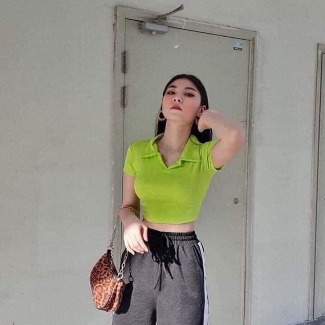 Áo croptop cổ trụ polo