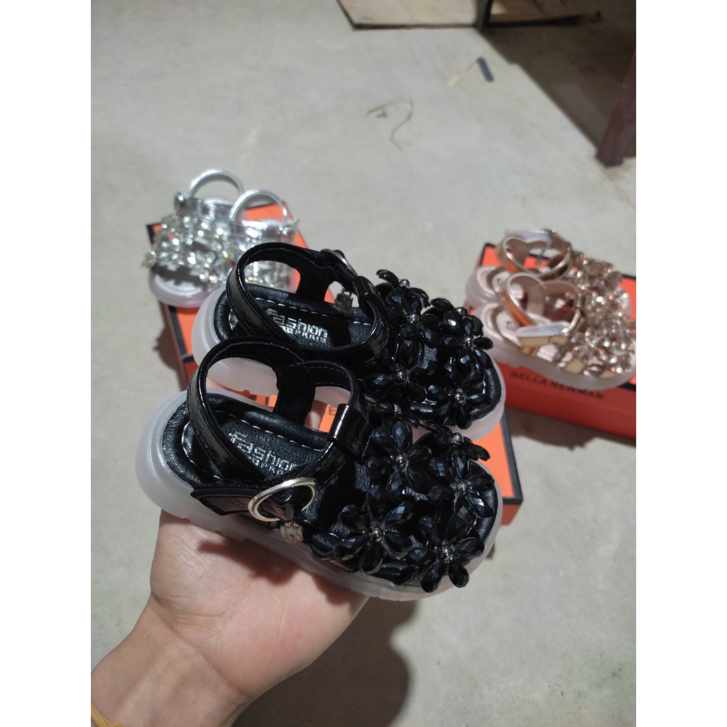 Sandal bé gái - dép quai hậu cho bé gái hai quai ngang gắn hoa đá dễ thương hợp thời trang Babybees 2021 189 (ảnh thật)
