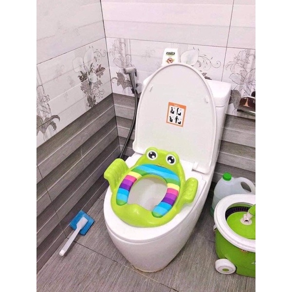 Bệ thu nhỏ bồn cầu - bệ lót bồn cầu hình ếch có tay vịn cho bé