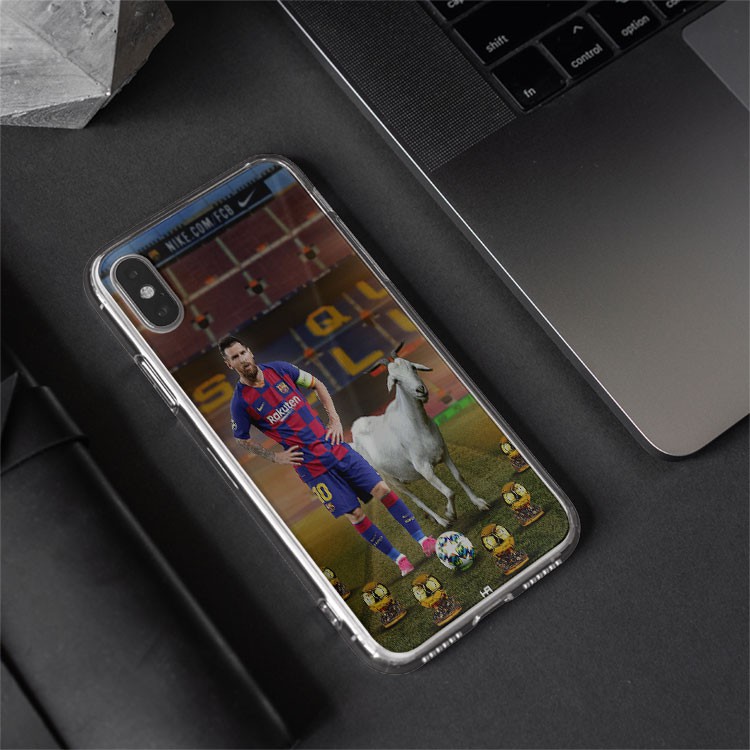 Ốp Lưng bóng đá thú vị ốp in hình Messi bóng vàng và chú dê dành cho Iphone 5 đến 12 promax FOO20210084