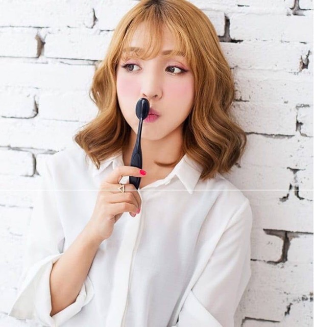 Cọ Thần Thánh MAGIQUE PROFESSIONAL OVAL MAKEUP BRUSH