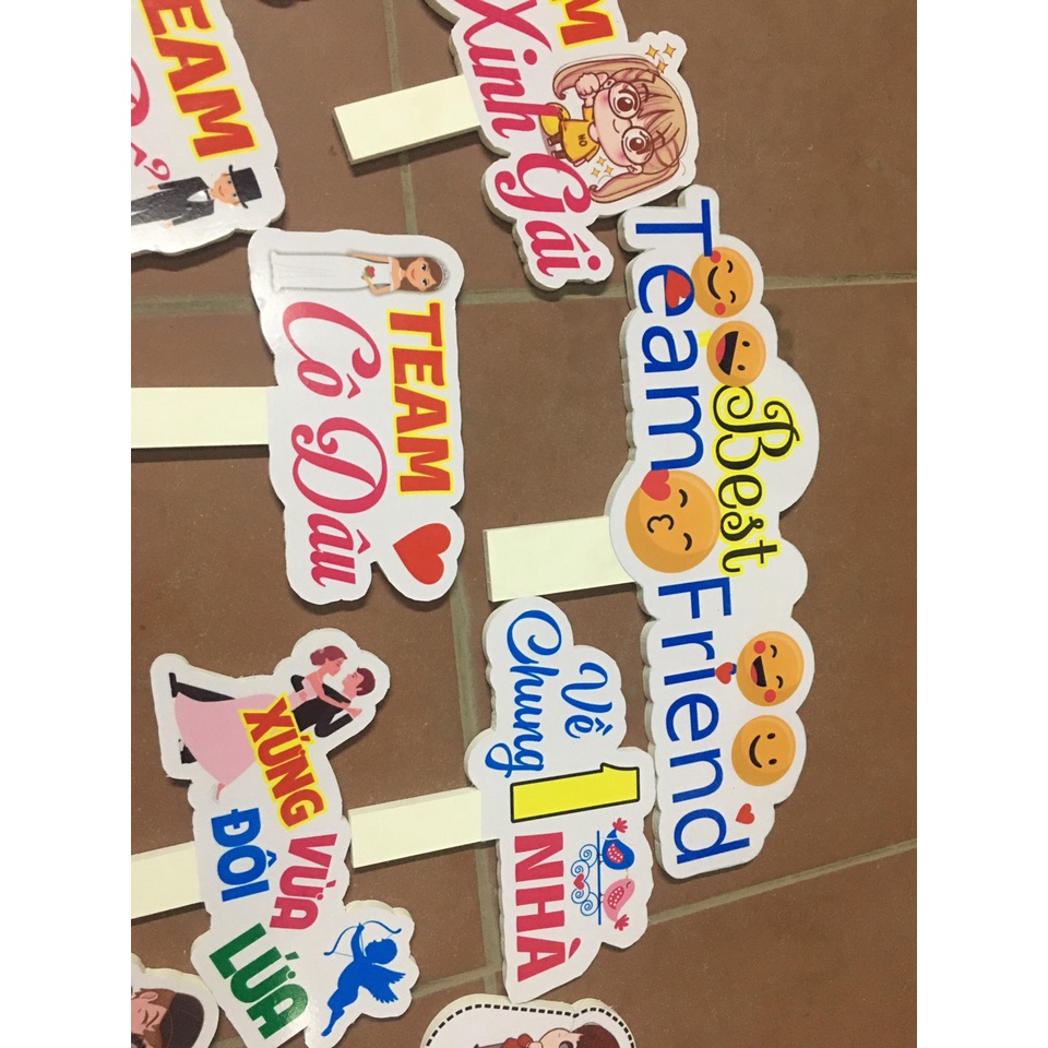 Hashtag cầm tay chụp hình đám cưới, sinh nhật, họp lớp