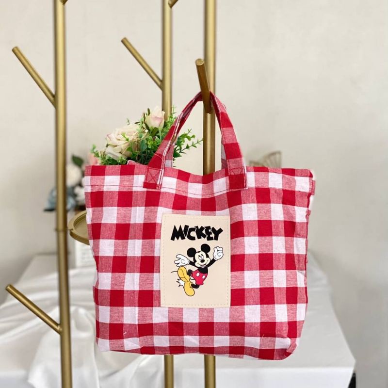 Túi tote in hình chuột mickey hiệu Zara