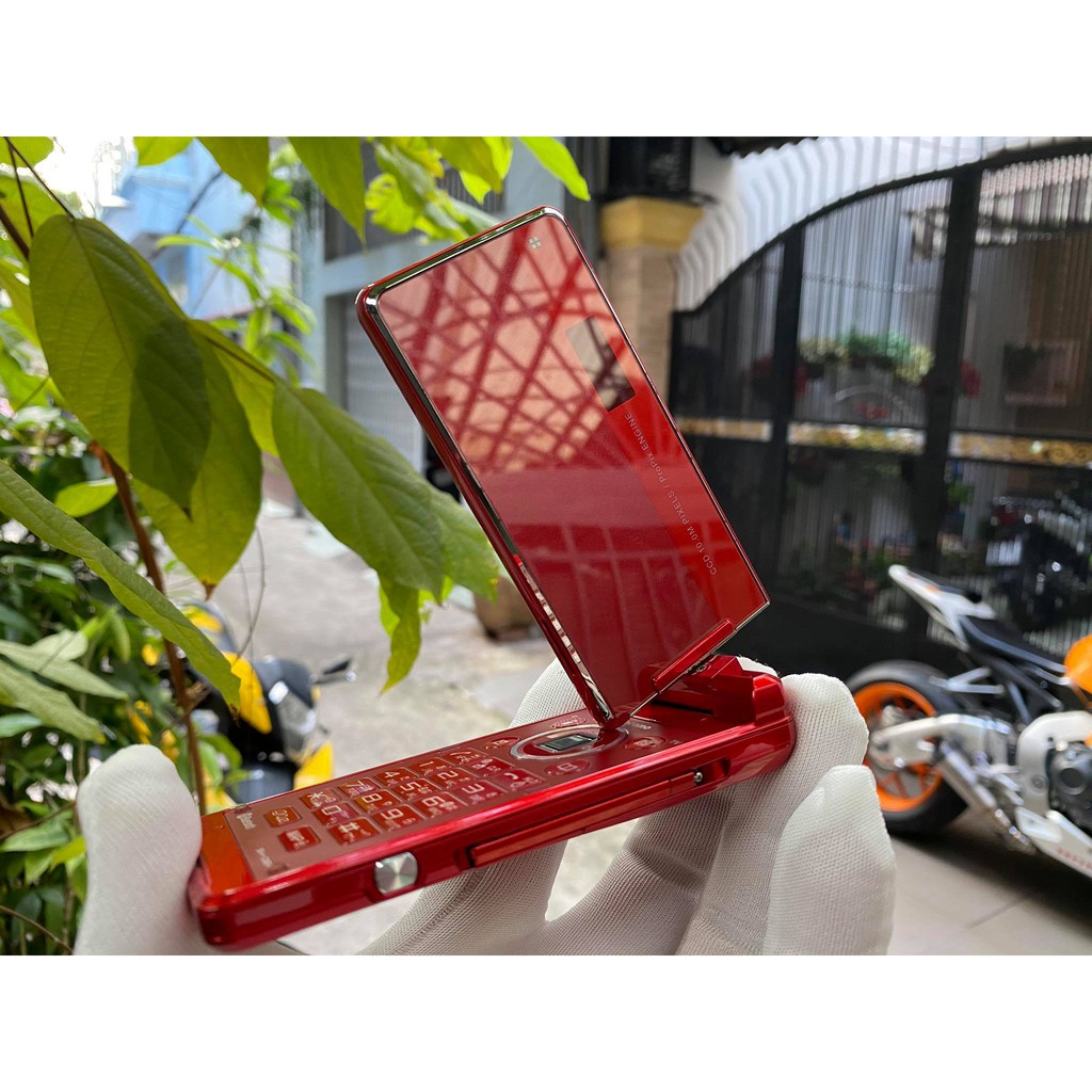 Điện thoại Sharp SH-06A màu đỏ