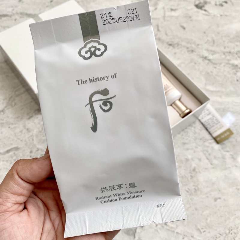 TÁCH SET - Phấn nước Whoo trắng trang điểm đẹp sáng da date 2025