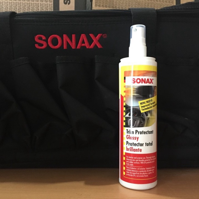 Chai xịt làm sạch và bảo dưỡng nhựa bên trong và ngoài xe ô tô, thương hiệu Sonax 380041 -  Dung tích 300ml {CHÍNH HÃNG