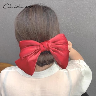 Kẹp nơ to phong cách tiểu thư sang trọng