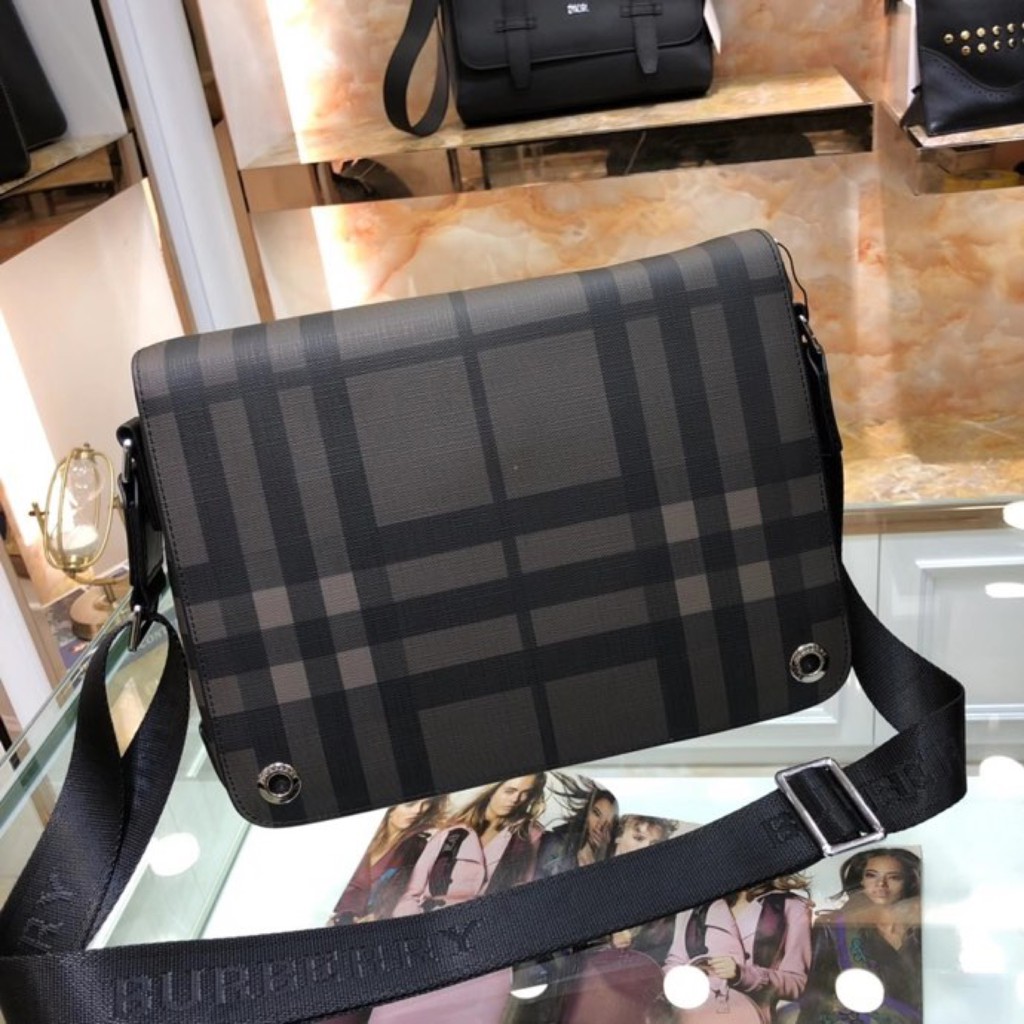 Túi xách nữ Burberry size 31 x 23 x 7cm