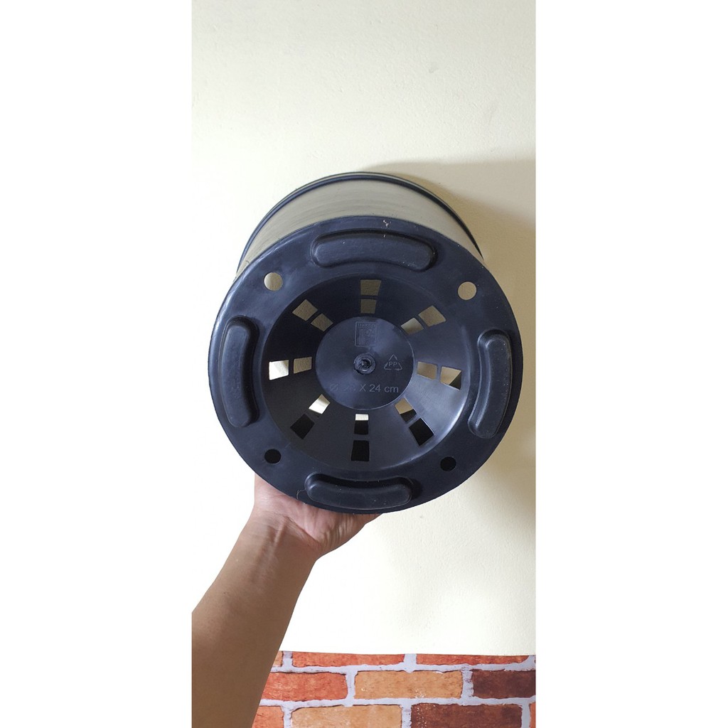 Chậu nhựa cứng màu đen 2 kích thước để trồng cây