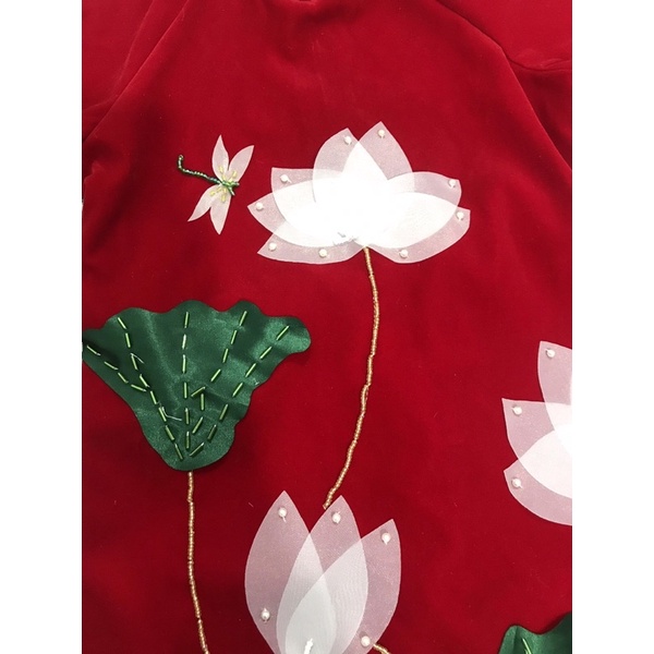 Áo dài nhung đỏ bé gái
